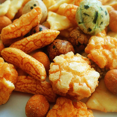 kaufen Heißer Verkaufs-Reis-Cracker mit überzogene Erdnuss-japanischen Korn-Imbissen mischte Senbei-Reis-Cracker online manufacture