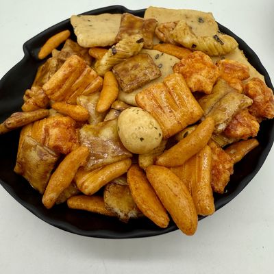 7.5KG Frittierte Reiskrackereien Kränzliche Textur OEM ODM Hergestellt